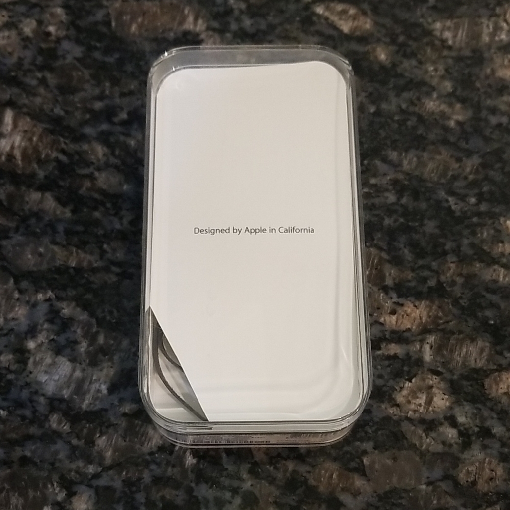 Apple iPod Touch Cable and Case - Picture 4 of 8